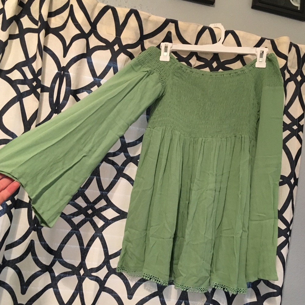Altair’s State no shoulder long sleeve top